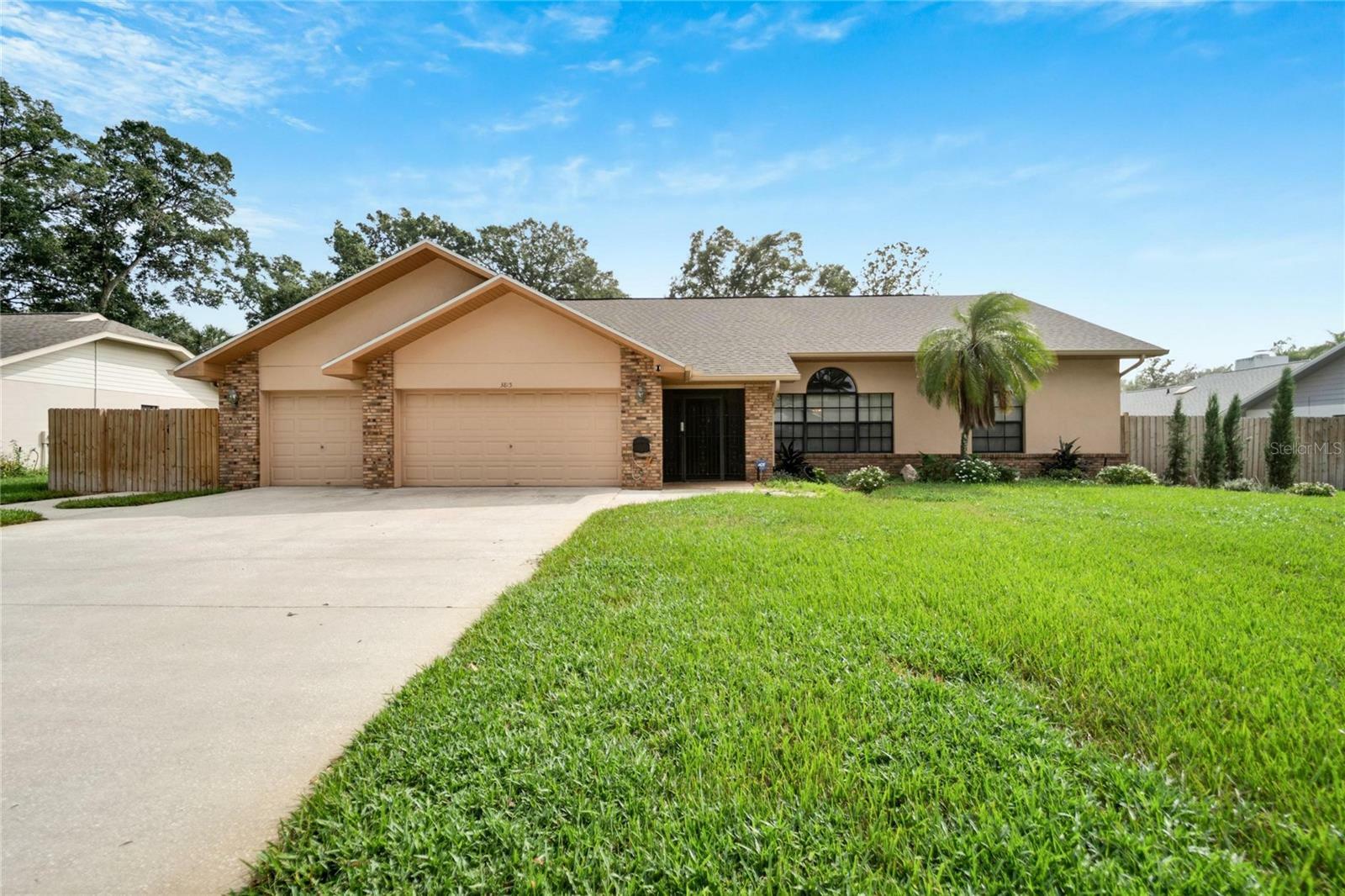 Property Photo:  3815 Buckingham Loop Drive  FL 33594 