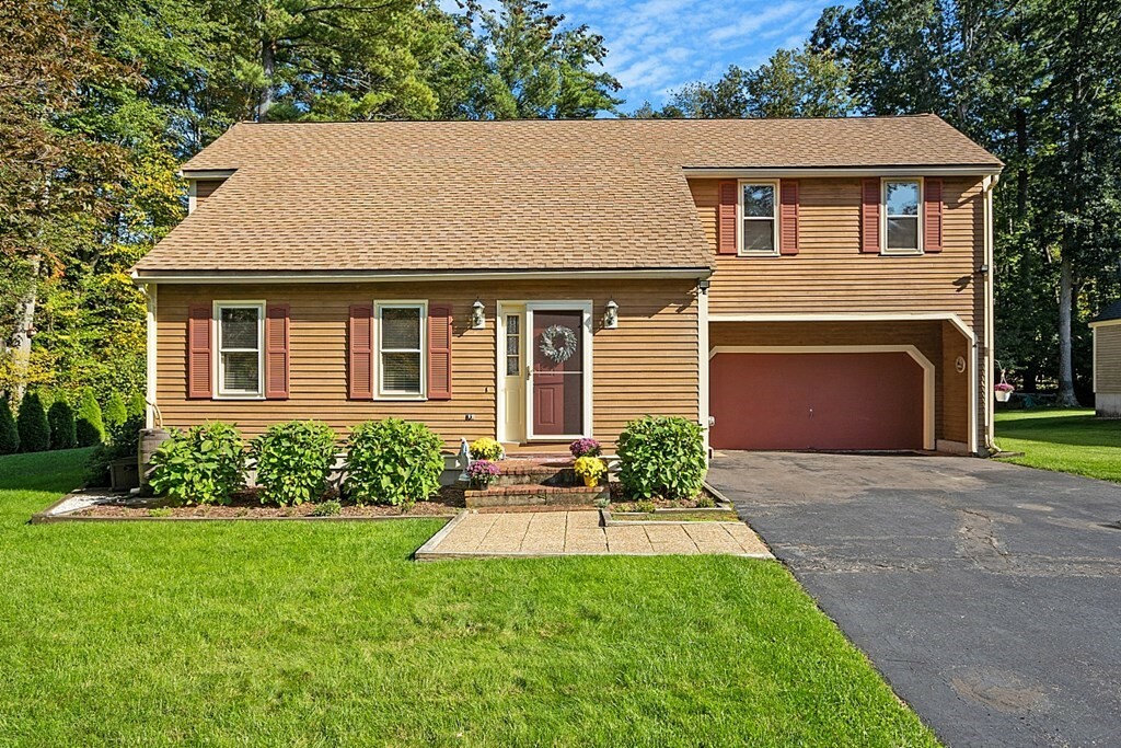 Property Photo:  34 Lynnhaven Rd  MA 01453 