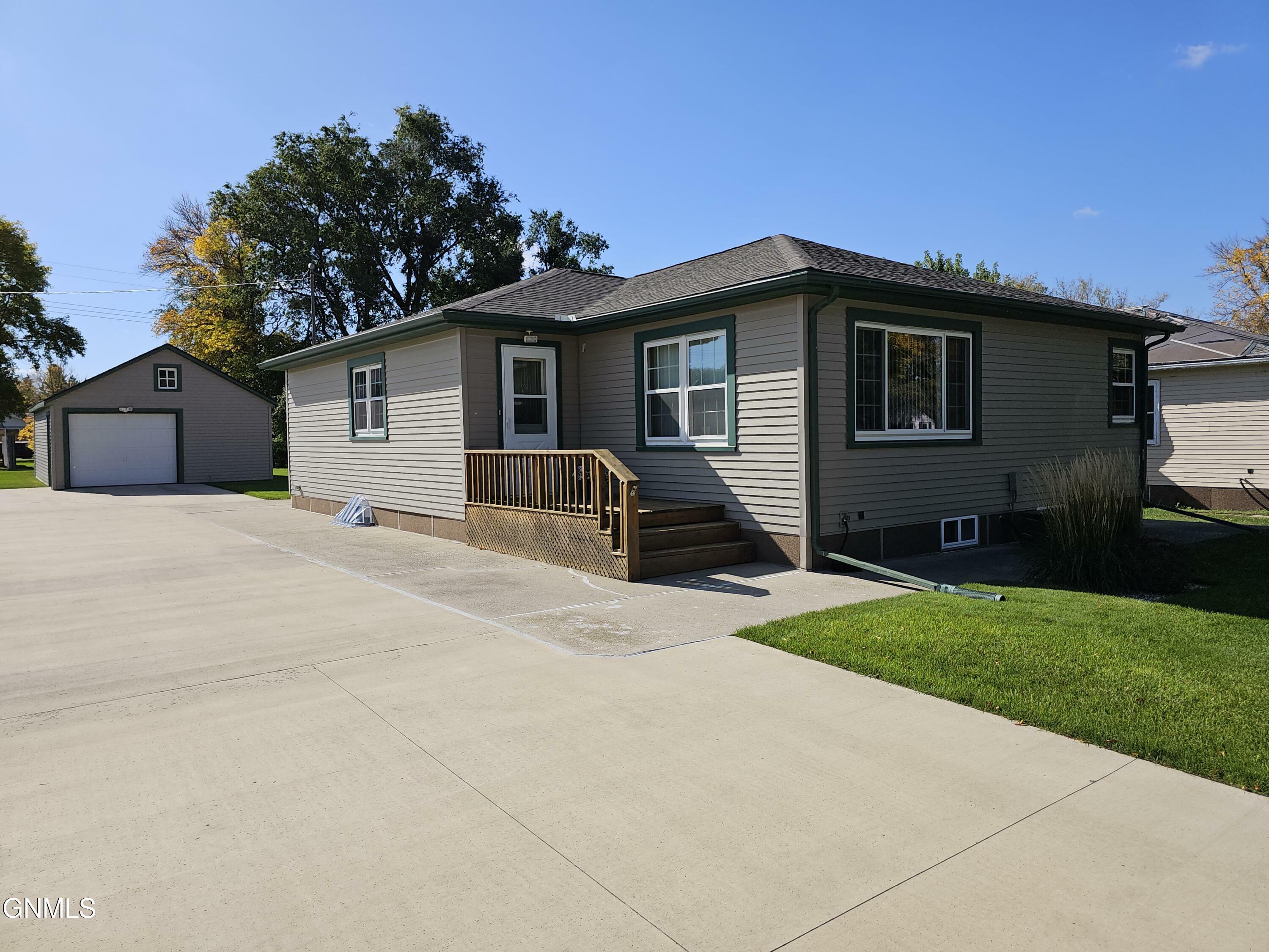 Property Photo:  712 3rd Street N  ND 58436 