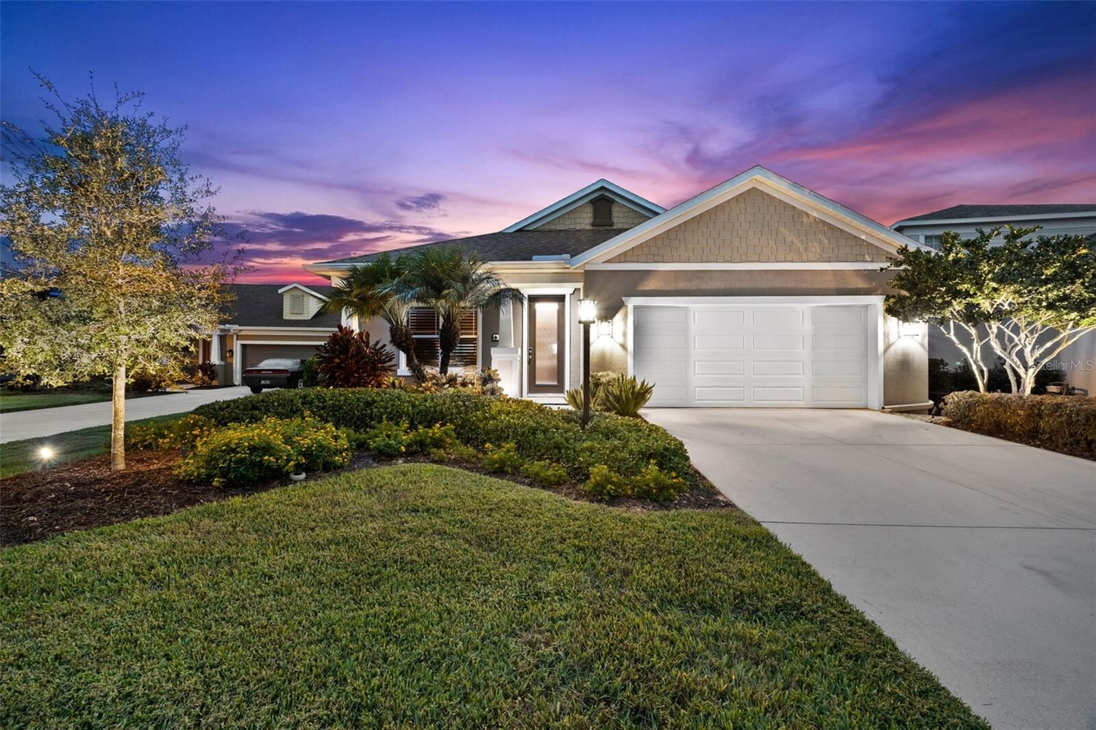 Property Photo: 7028 White Willow Court FL 34243