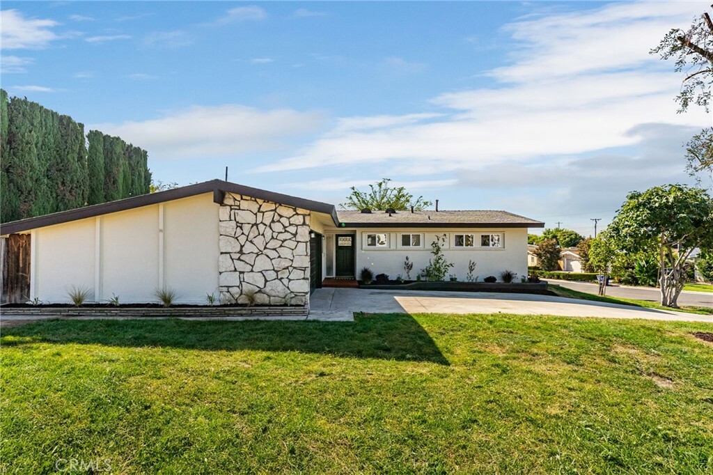 Property Photo:  14304 Whiterock Drive  CA 90638 