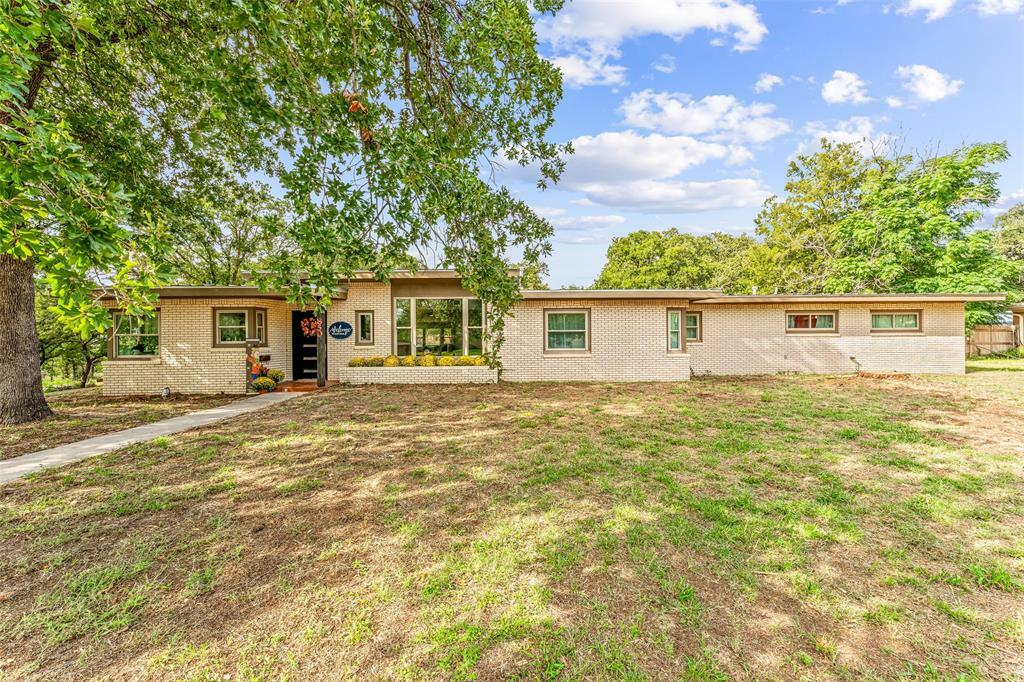 Property Photo:  850 N Lydia Street  TX 76401 