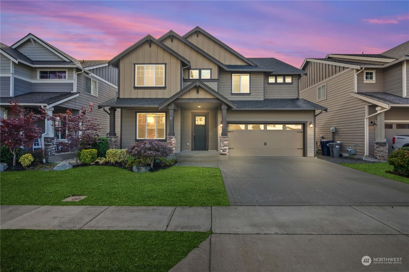 Property Photo:  422 Riley Court E  WA 98022 