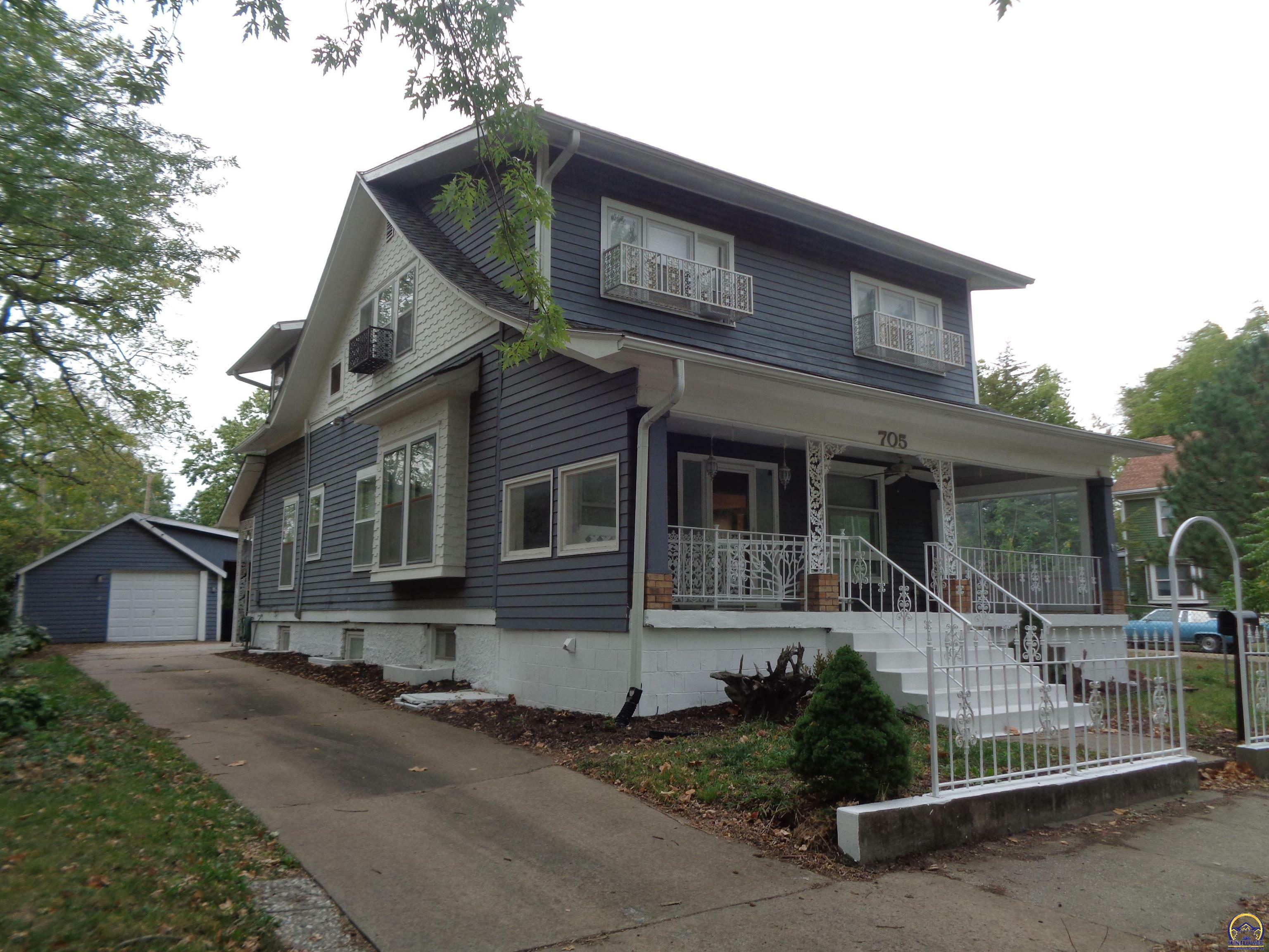 Property Photo:  705 SW Lindenwood Ave  KS 66606 