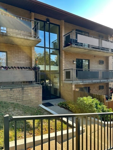 Property Photo:  200 Waverly Ave. 3  PA 15229 