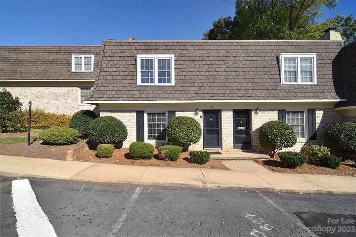 House for sale in Charlotte 3500 Colony Road E, Charlotte, NC 28211
