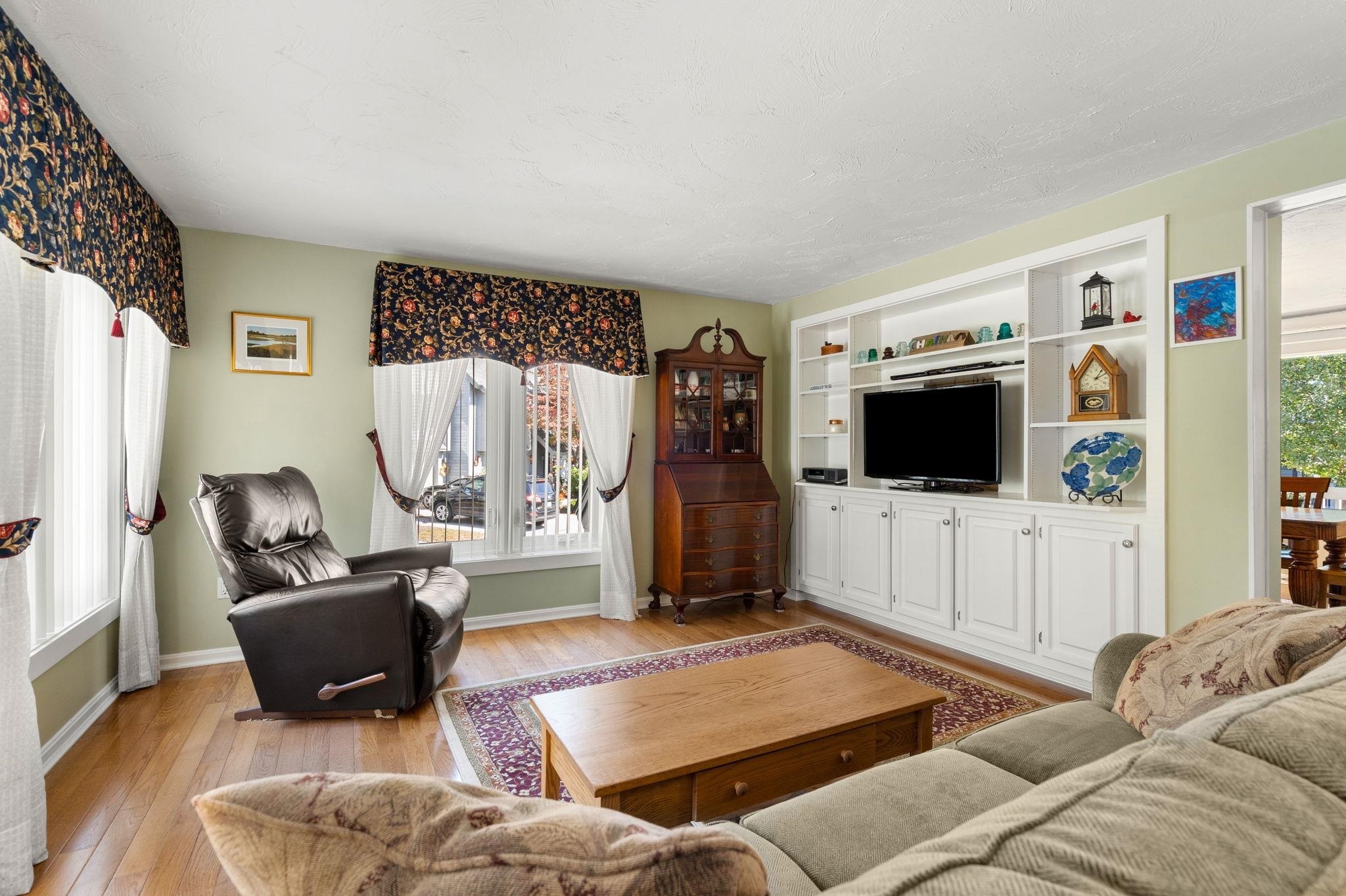 Property Photo: 5 Tsienneto Road 13 NH 03038