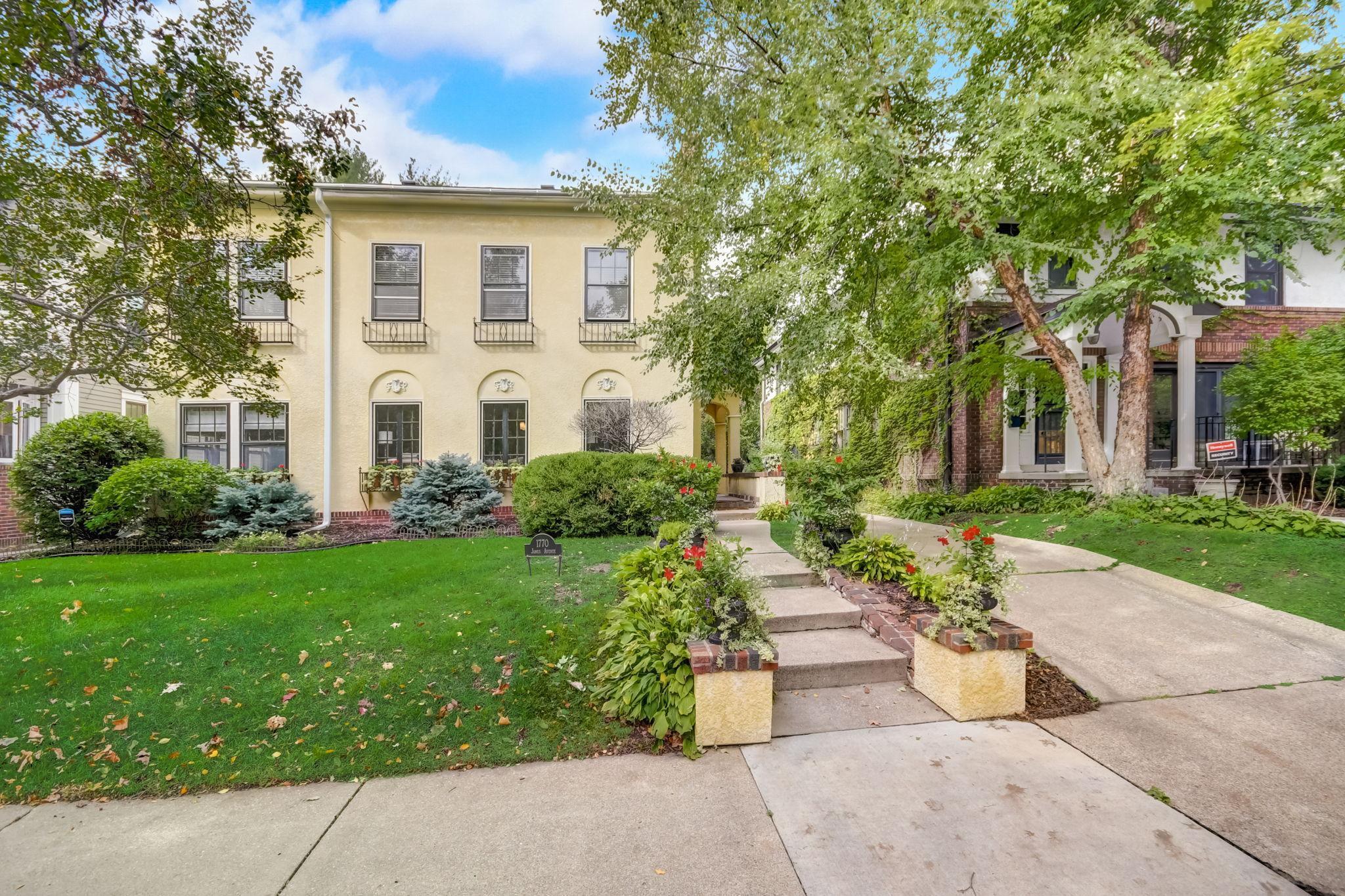 Property Photo:  1770 James Avenue S 2  MN 55403 