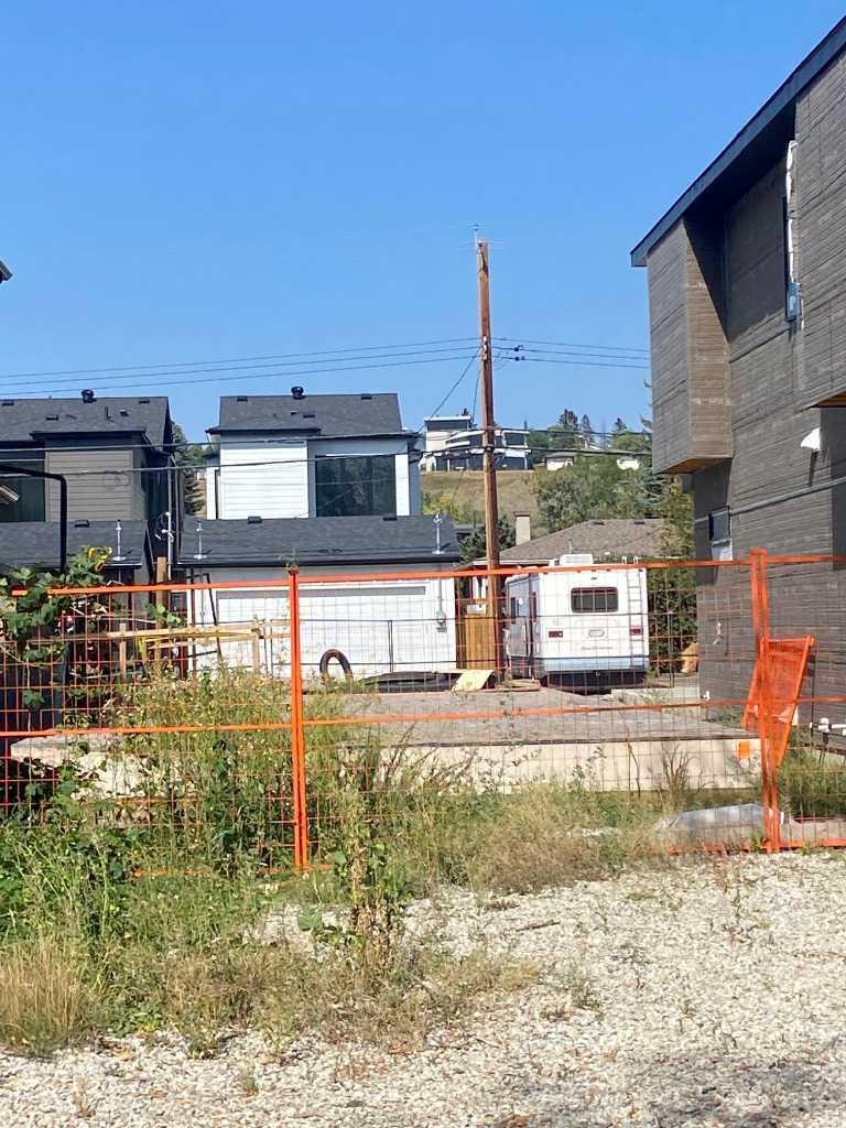 Property Photo:  2628 4 Avenue NW  AB T2N 0P6 