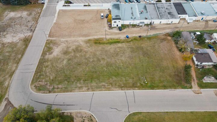 4805 46 Street — photo 1