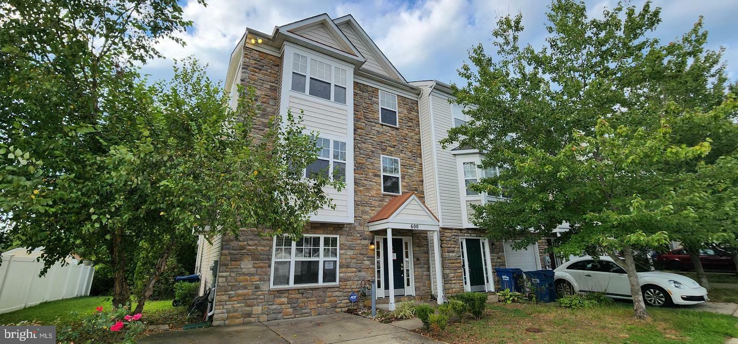 Property Photo:  600 Burr Oak Court  MD 20678 