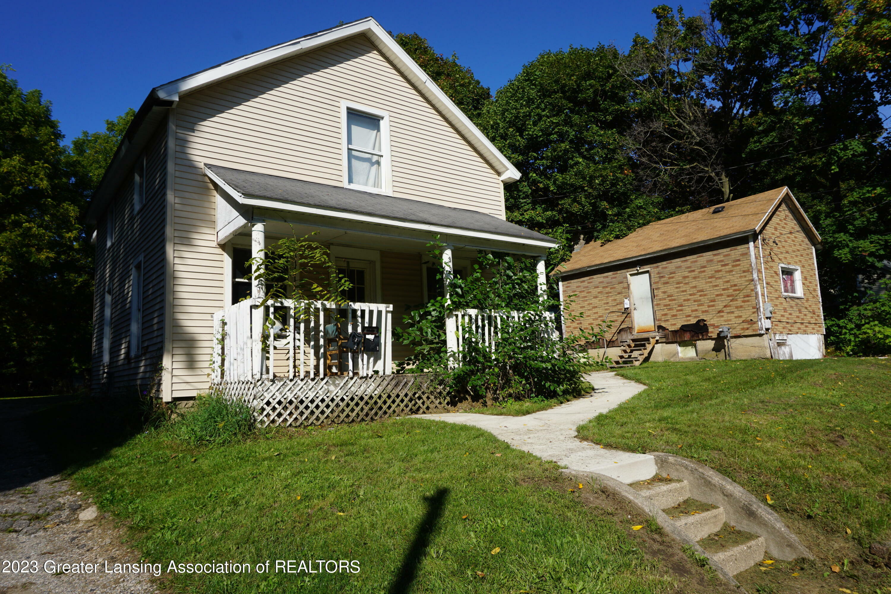 Property Photo:  333 N Clinton Street  MI 48813 