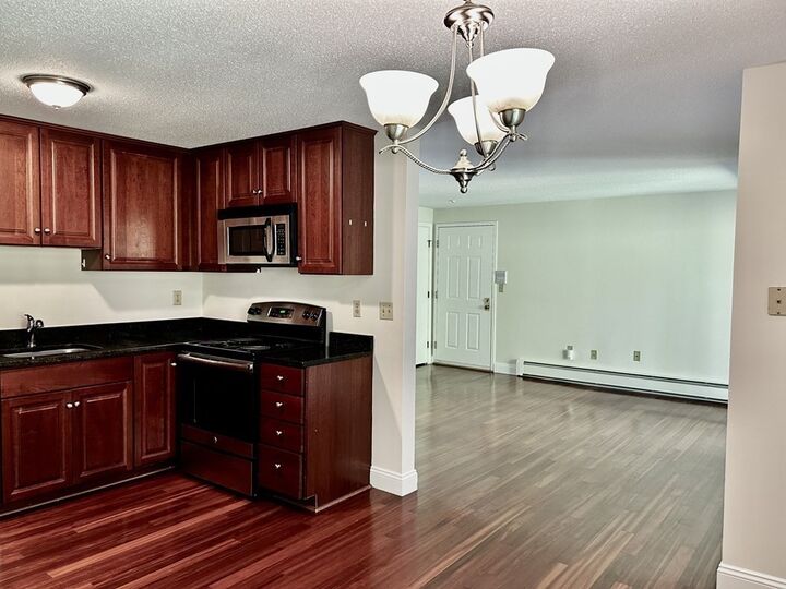 Property Photo: 1400 Skyline Dr 6 MA 01854