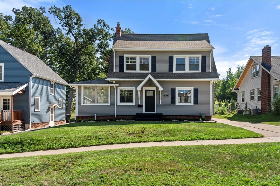 Property Photo: 834 20th Street SE IA 52403