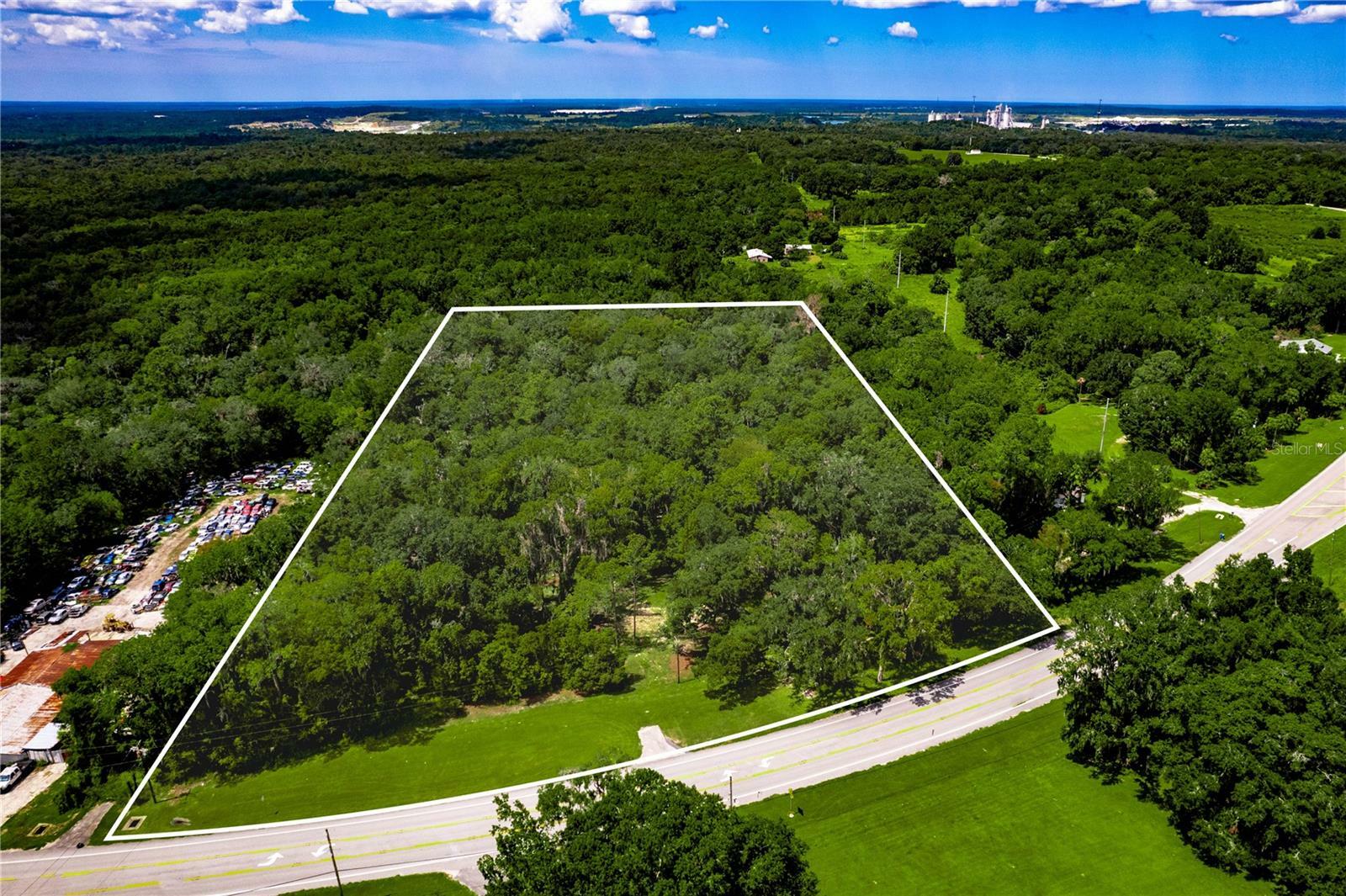 Property Photo:  1525 Ponce De Leon Boulevard  FL 34601 