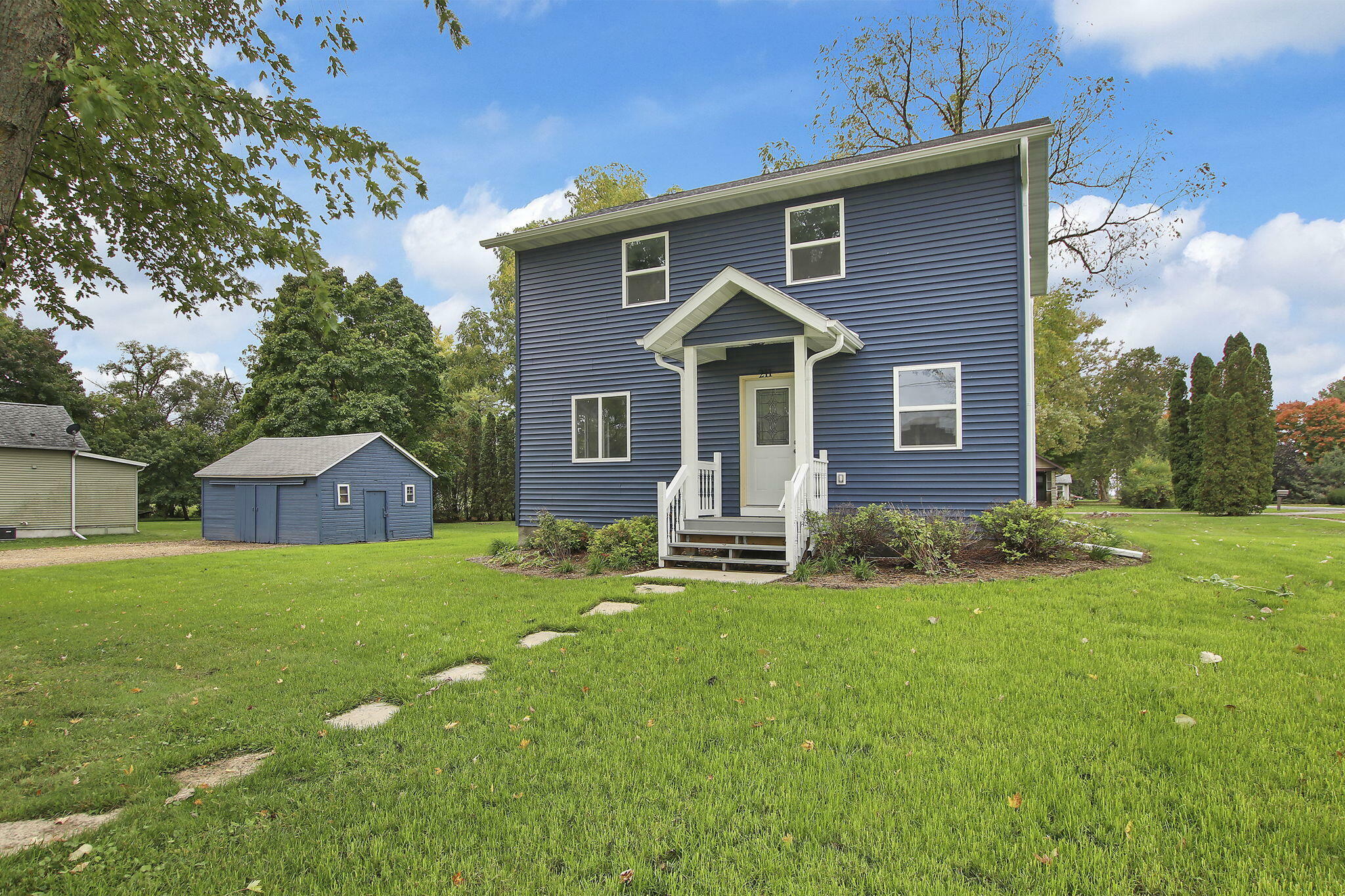 Property Photo:  211 Ballard St  WI 53585 