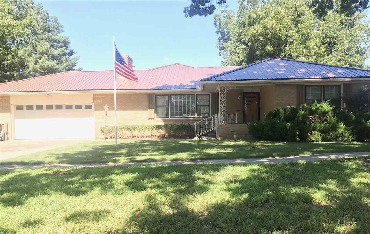 Property Photo:  220 W 9th  OK 74647 