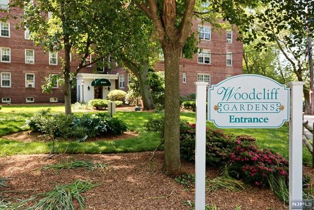 Property Photo:  8700 Boulevard East 1C  NJ 07047