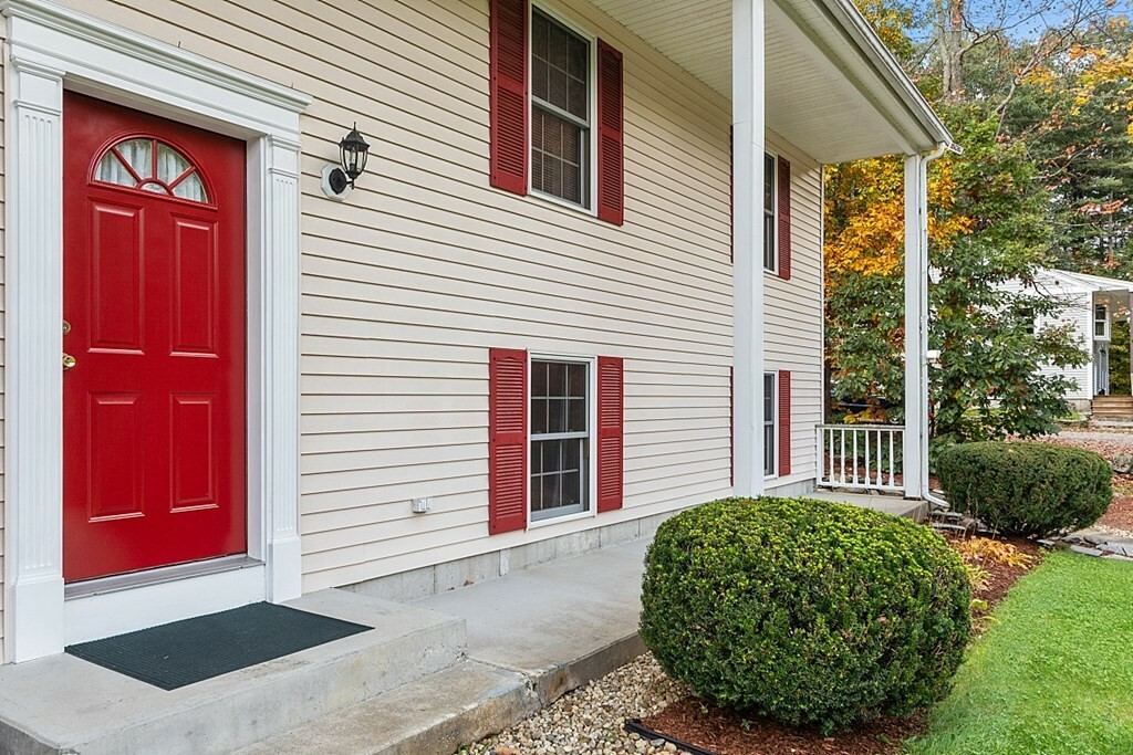 Property Photo:  252 Great Rd  MA 01464 