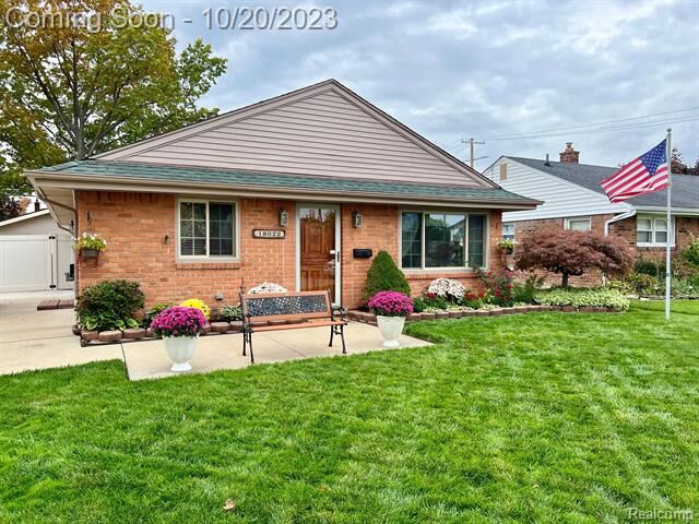 Property Photo:  18022 Hamann Street E  MI 48193 