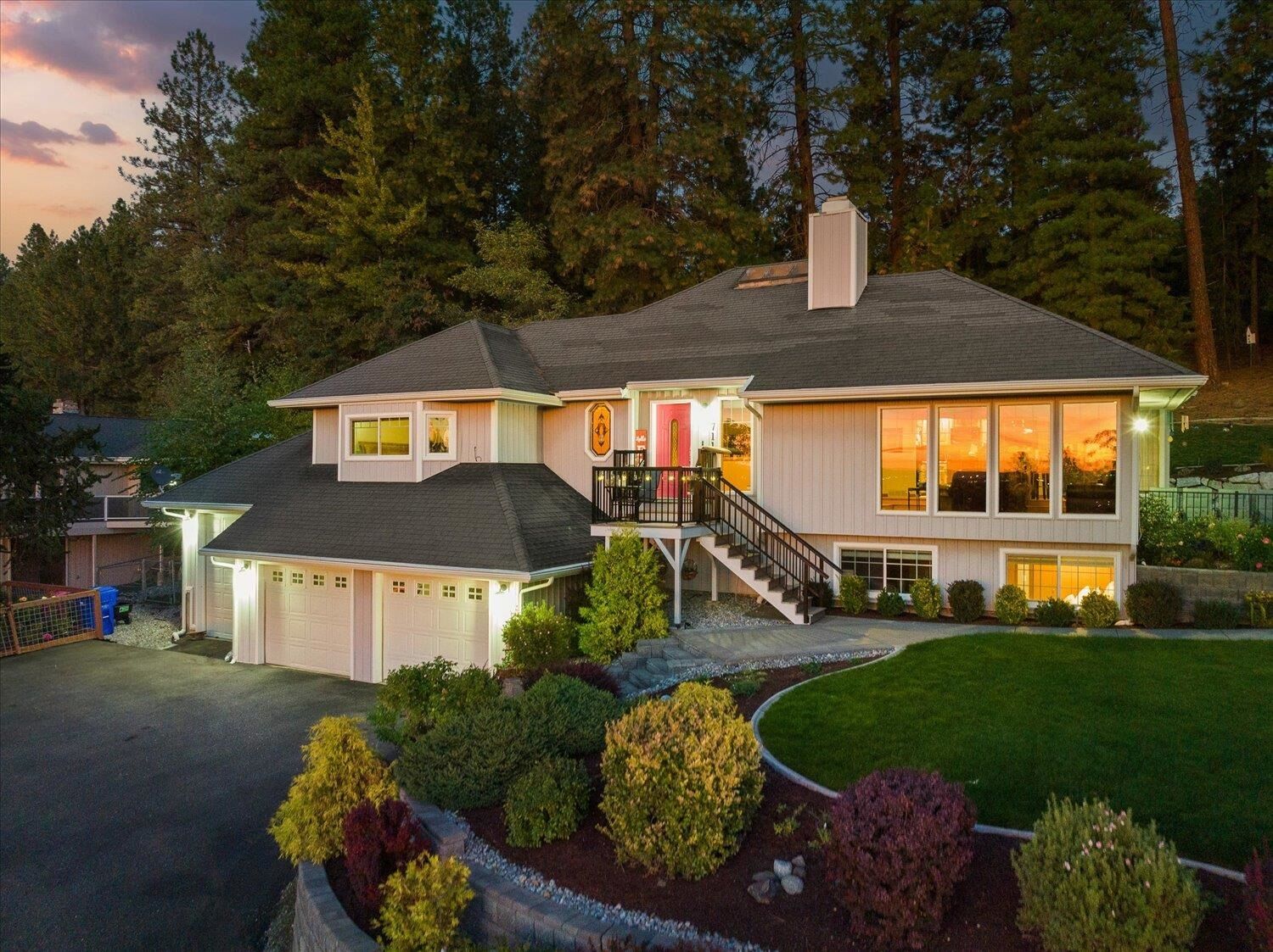 Home for sale in Spokane Valley 1711 S Ridgemont Dr, Spokane Valley