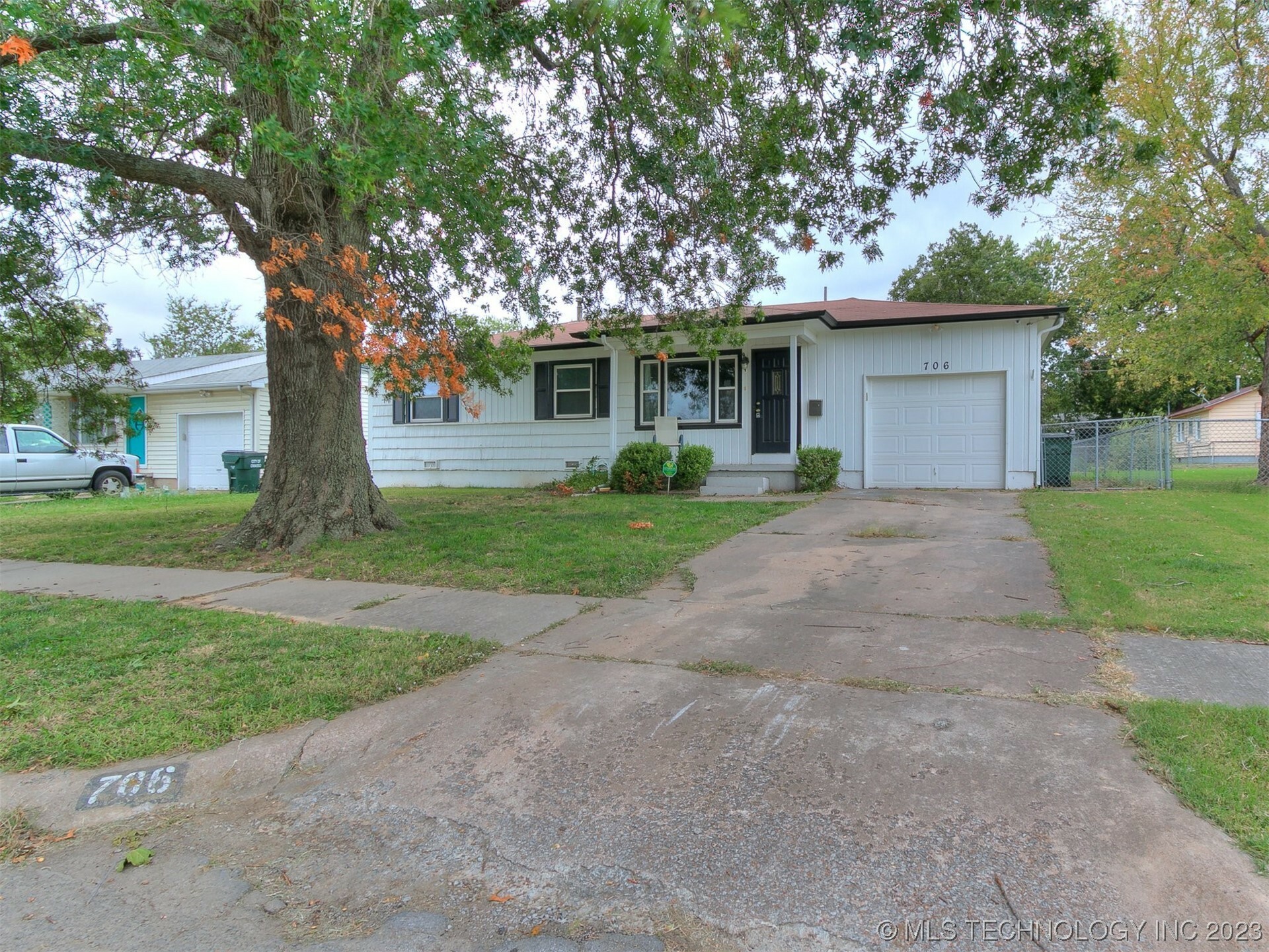 Property Photo:  706 N Cedar Street  OK 74055 