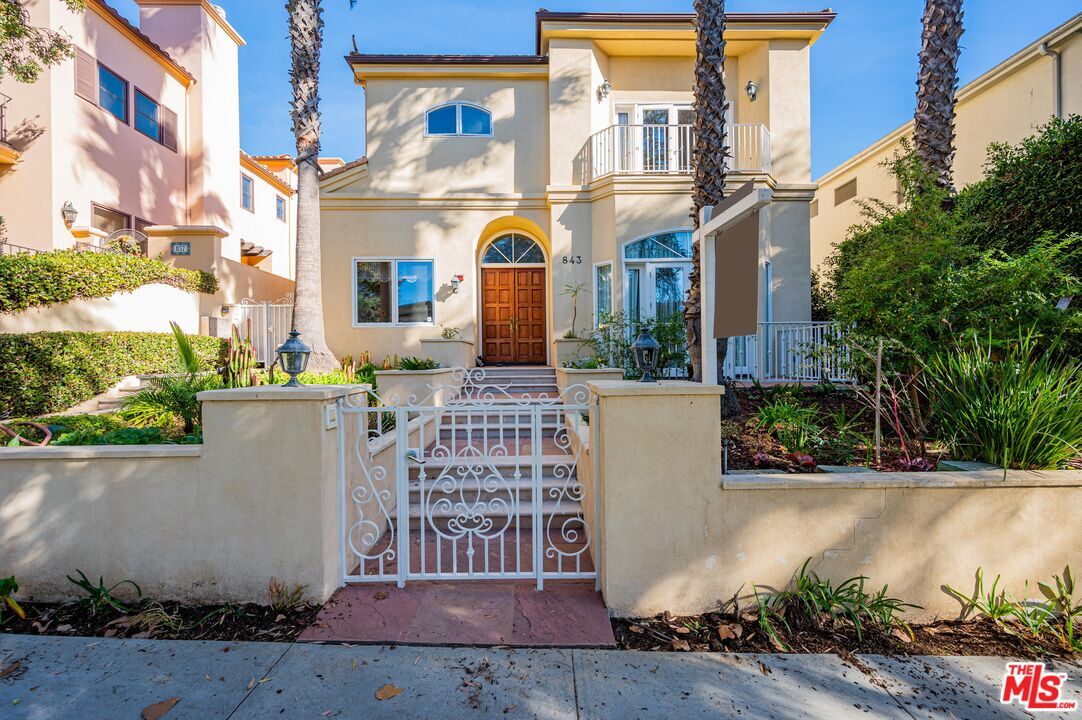 Property Photo:  843   15th St 2  CA 90403 