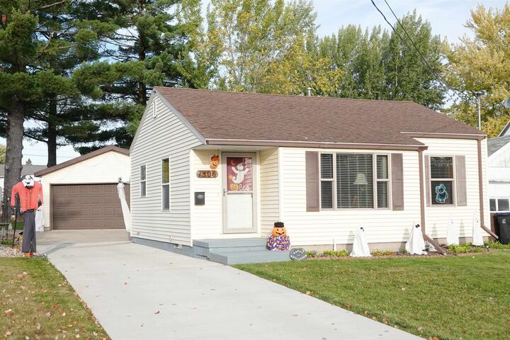 1506 South Chestnut Avenue  Marshfield WI 54449 photo