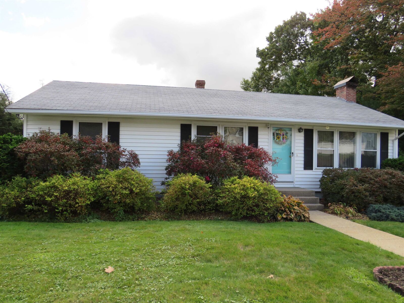 Property Photo:  185 President Road  NH 03103 