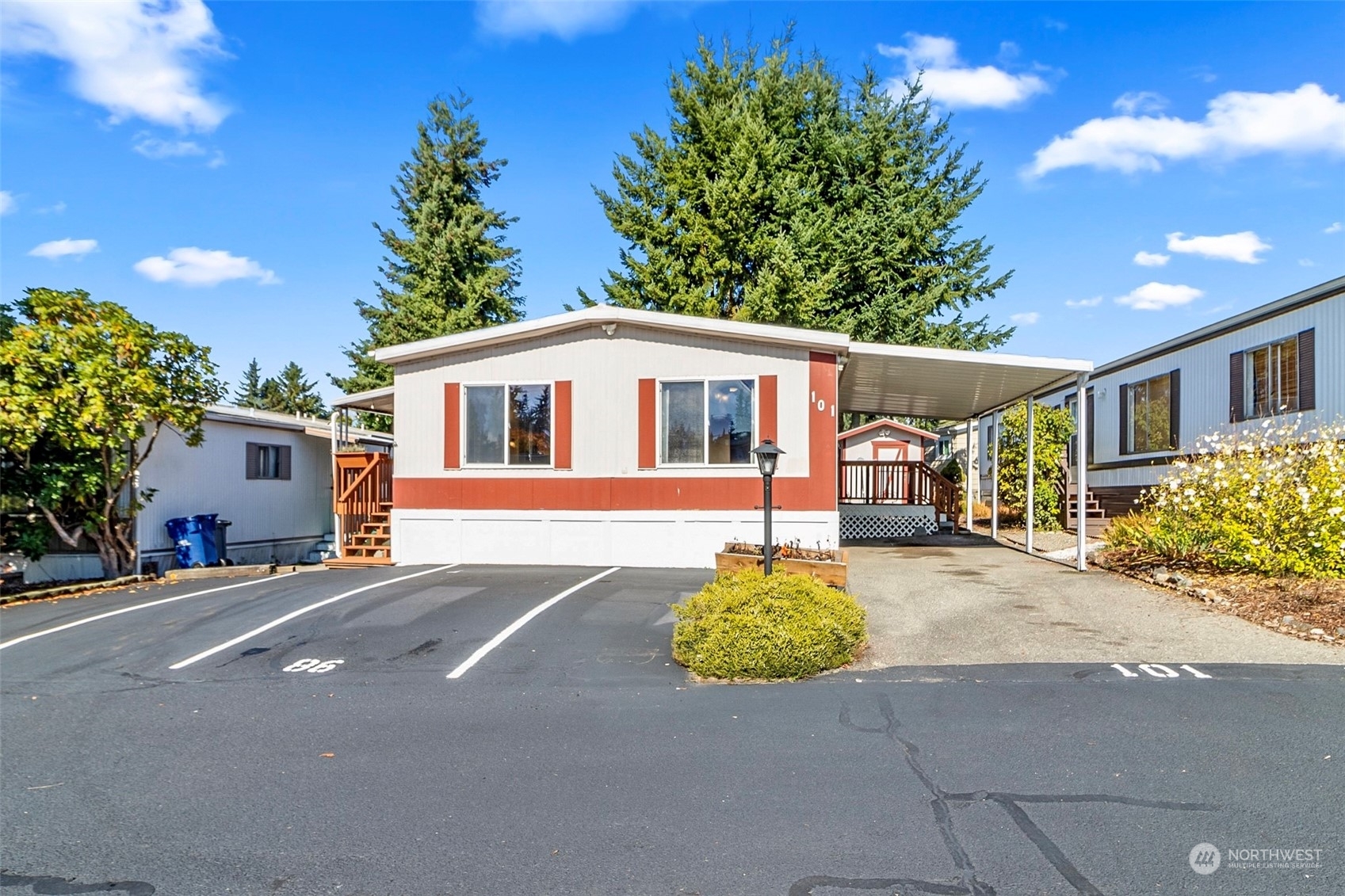 Property Photo:  11622 Silver Lake Road 101  WA 98208 