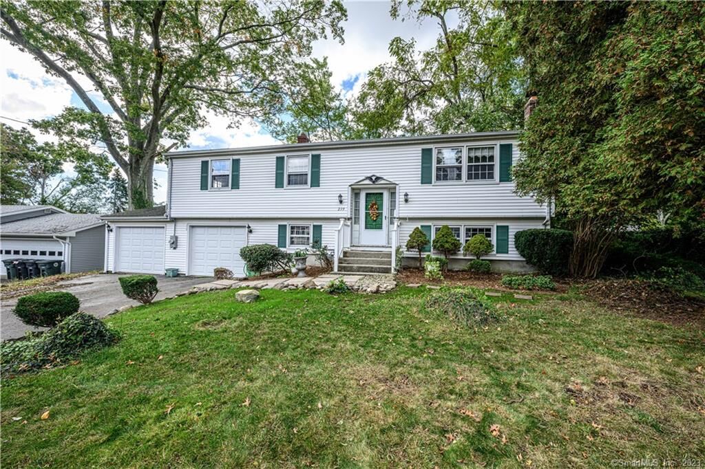 Property Photo:  239 Pond Point Avenue  CT 06460 