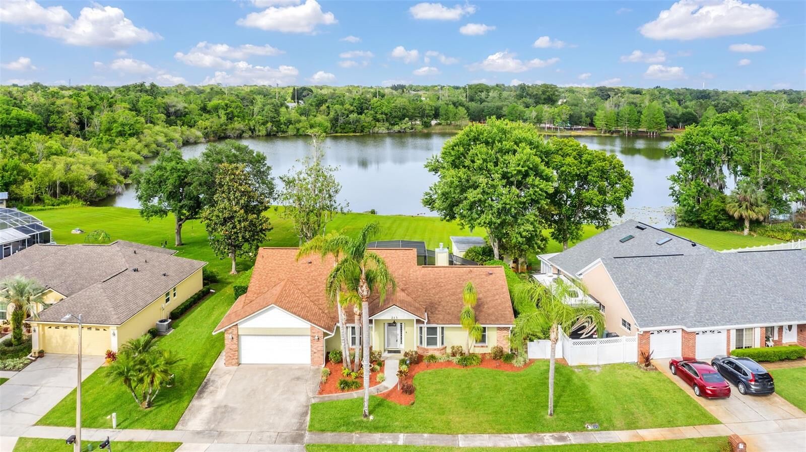 Property Photo: 213 Secret Way FL 32707
