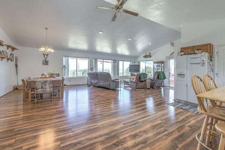 Property Photo: 17777 SE Terrible Trail OR 97754