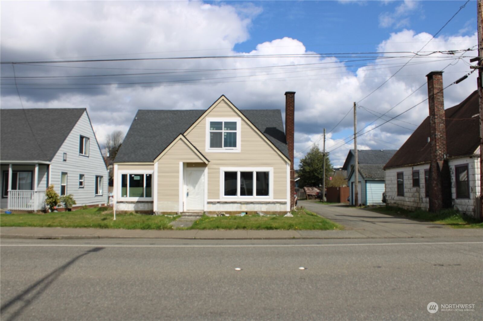 4 bed Aberdeen home for sale 612 N Alder St Street, Aberdeen, WA 98520