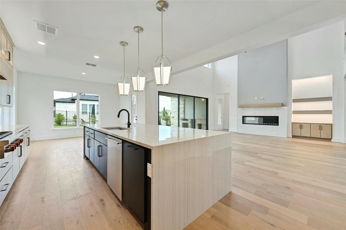 Property Photo: 803 Whitcomb Way TX 78738