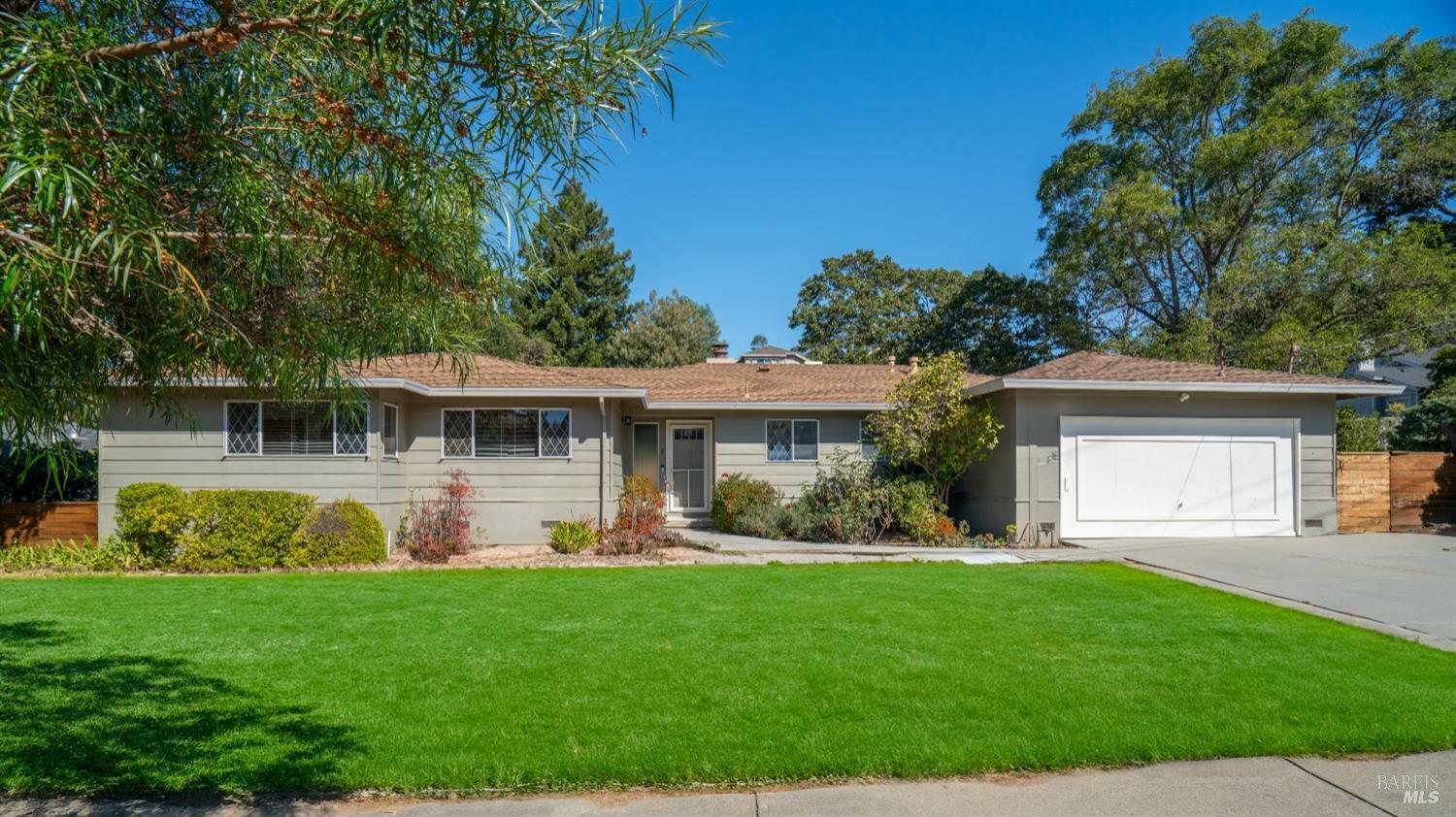 Property Photo:  2 Cushing Avenue  CA 94903 