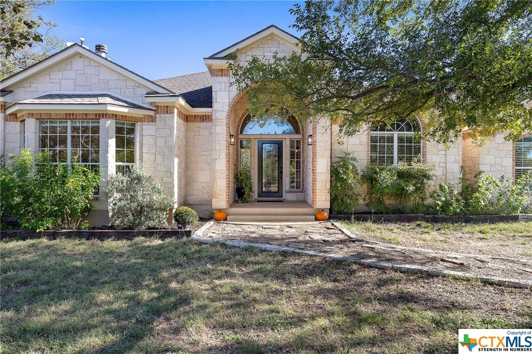 Property Photo: 151 Live Oak Trail TX 78642