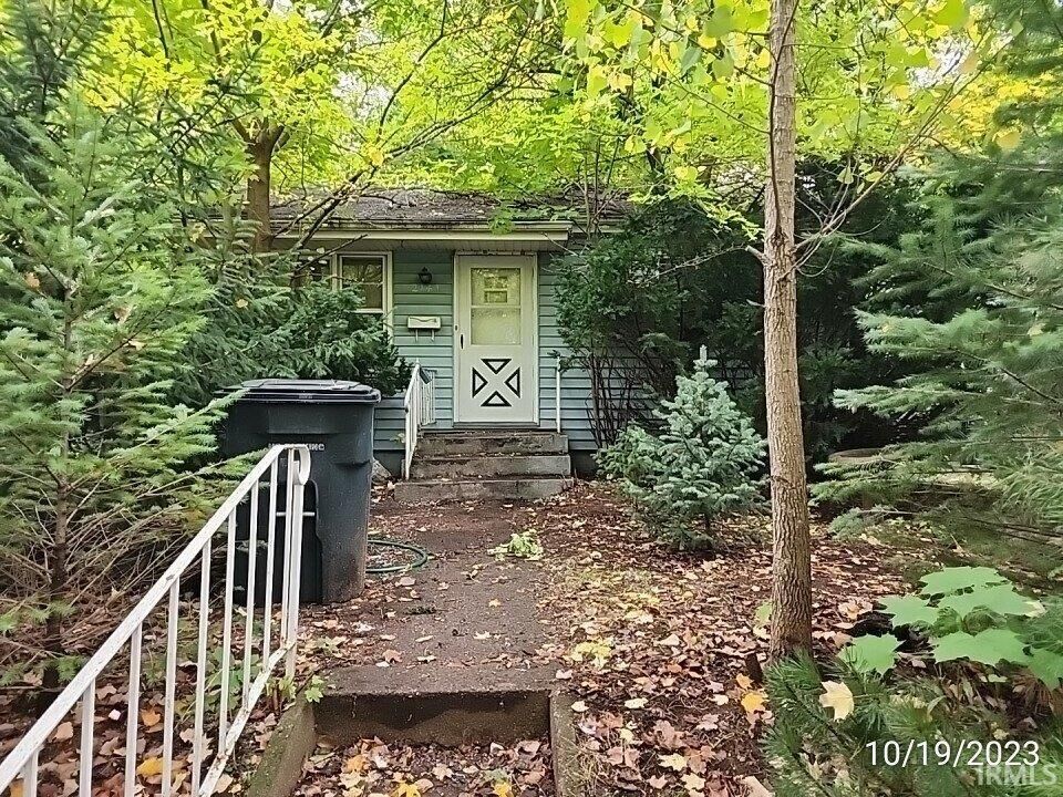 Property Photo: 2141 Inglewood Place IN 46616-2022