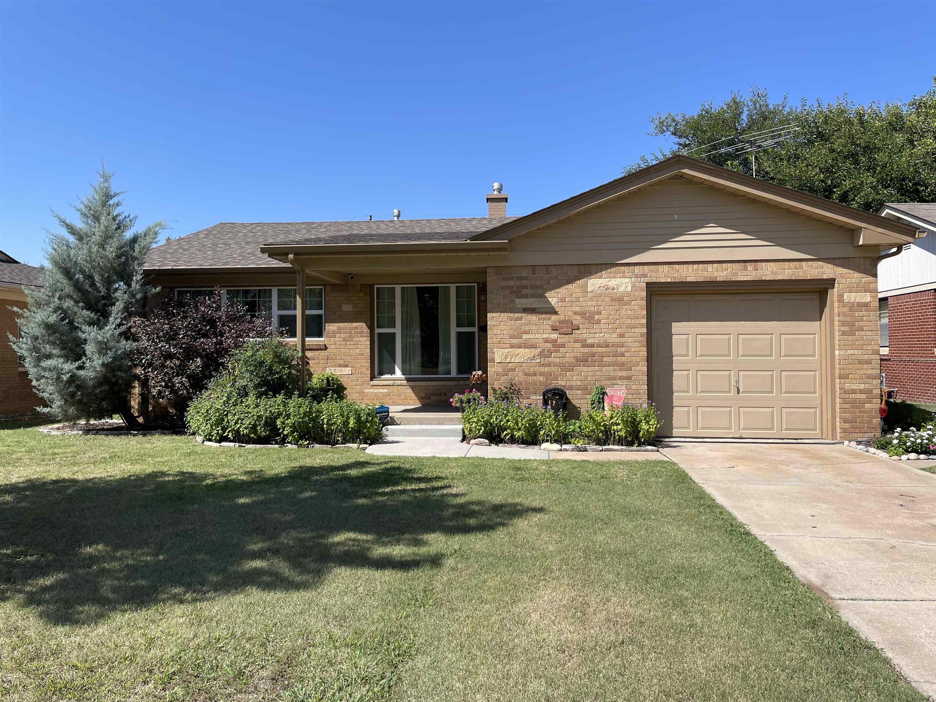 Property Photo:  1747 Windsor St  KS 67218 