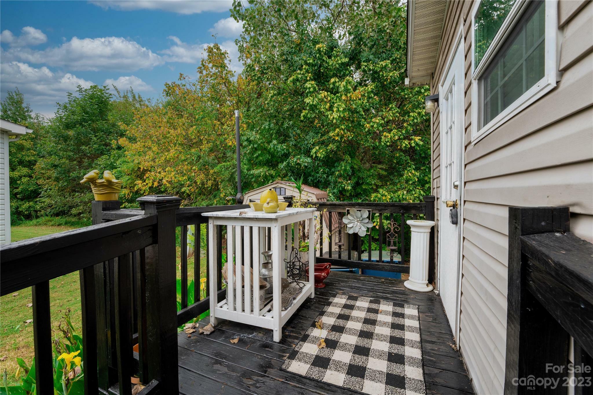 Property Photo: 529 Lancashire Way NC 28025