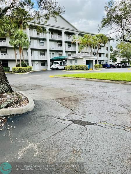 Property Photo: 1524 Whitehall Dr 102 FL 33324