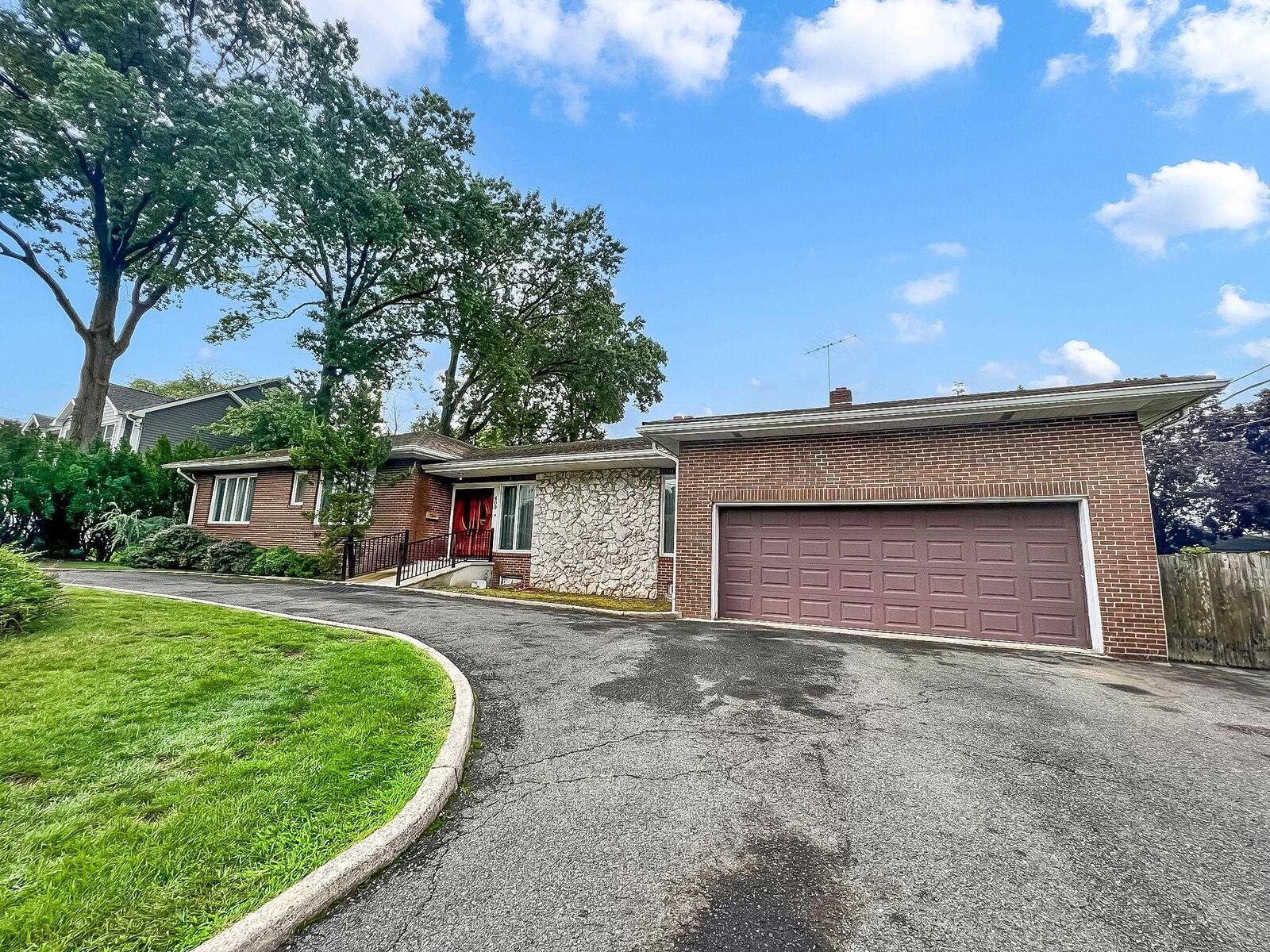 Property Photo:  409 Hamilton Pl  NJ 07601 