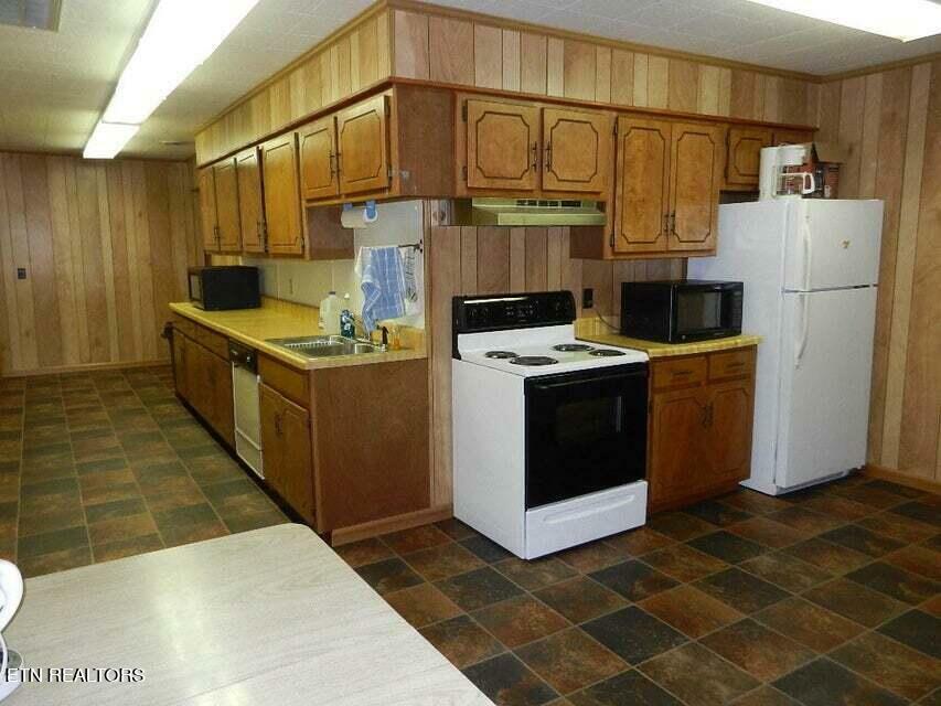 Property Photo: 705 Trenton St TN 37748