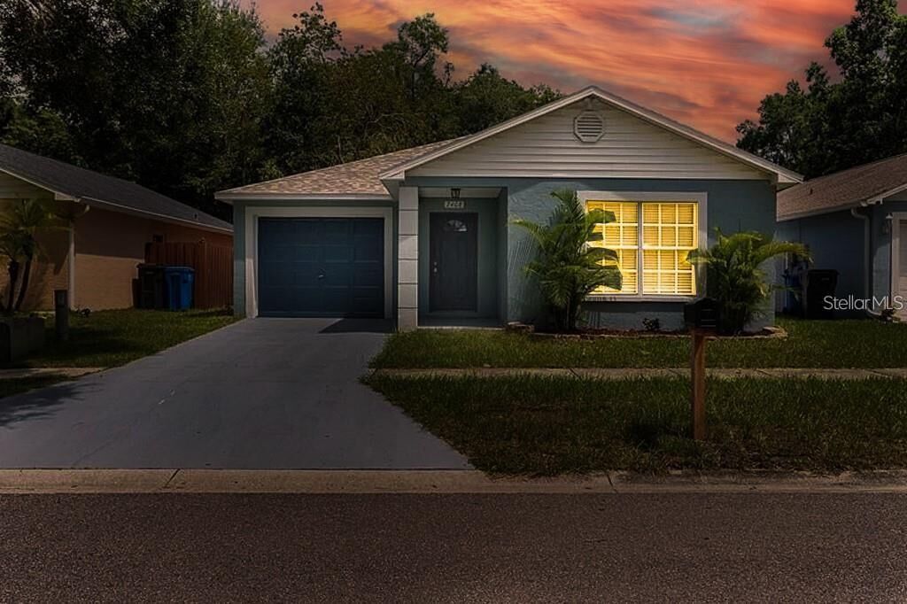 Property Photo: 2408 Camden Oaks Place FL 33594