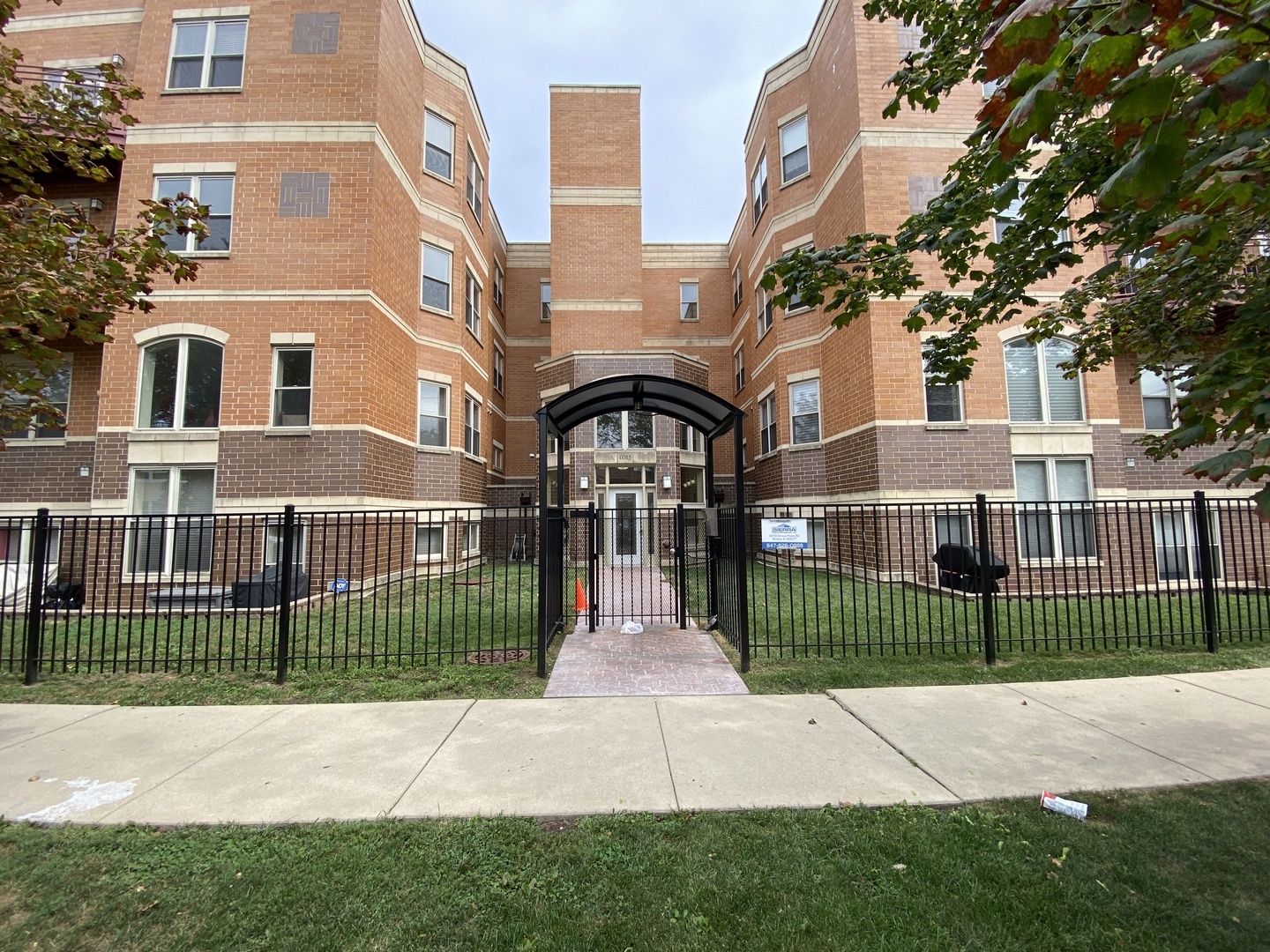 Property Photo: 6015 N Mozart Street 205 IL 60659