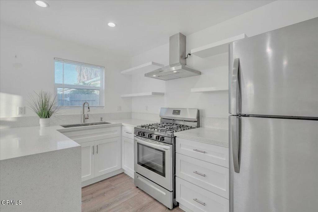 Property Photo:  1420 W 69th Street  CA 90047 