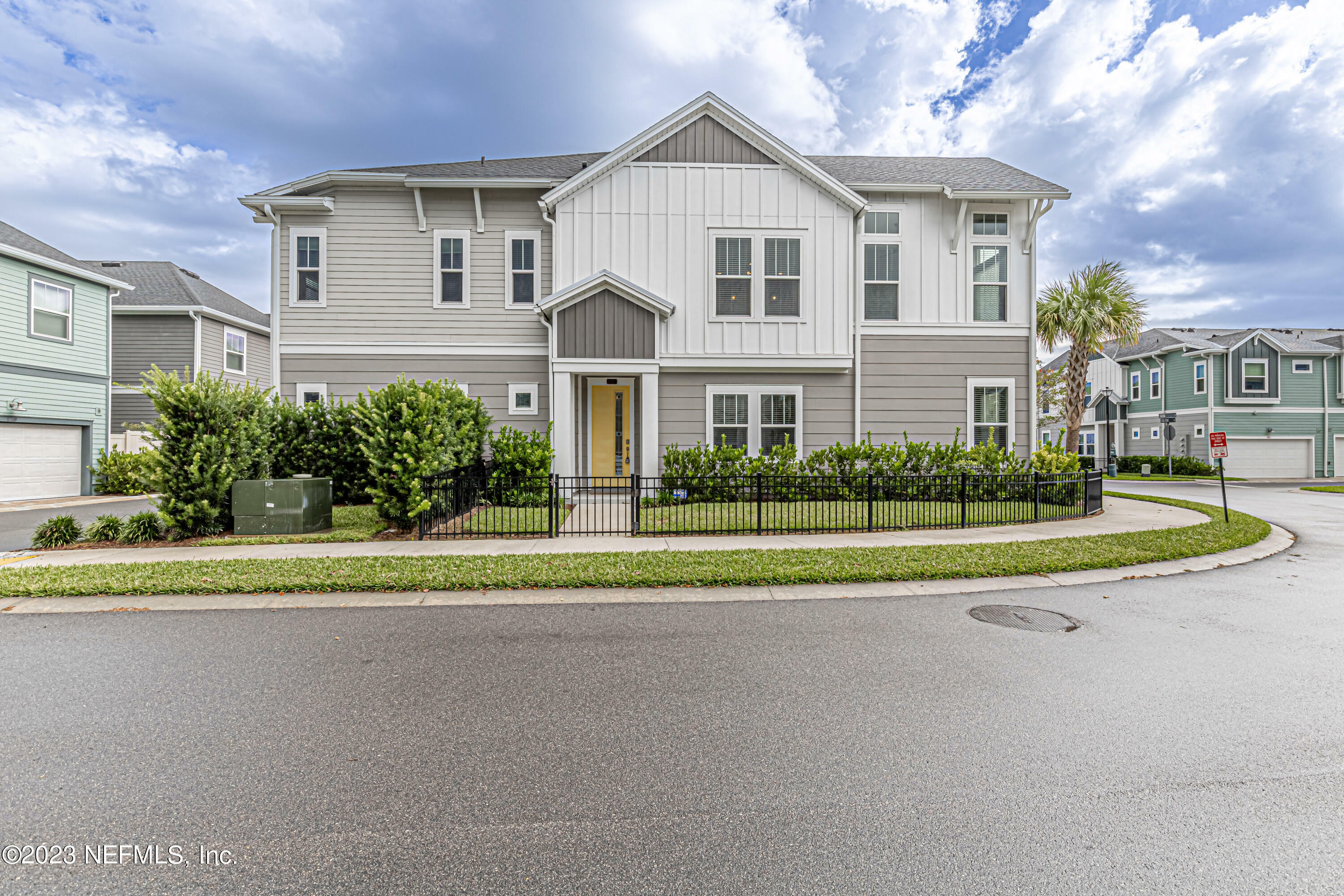 Property Photo: 11310 Breakers Bay Way FL 32256
