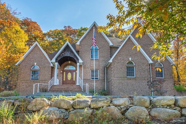 Property Photo: 26 Stonehedge Drive NJ 07460