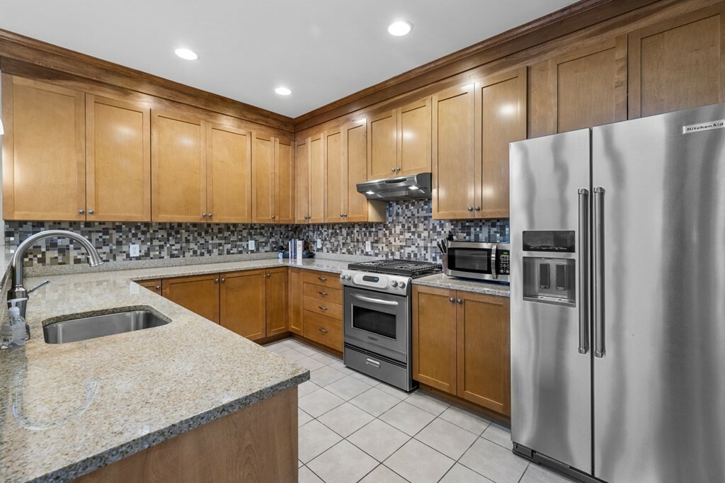 Property Photo: 4 Harvest Dr 306 MA 01845