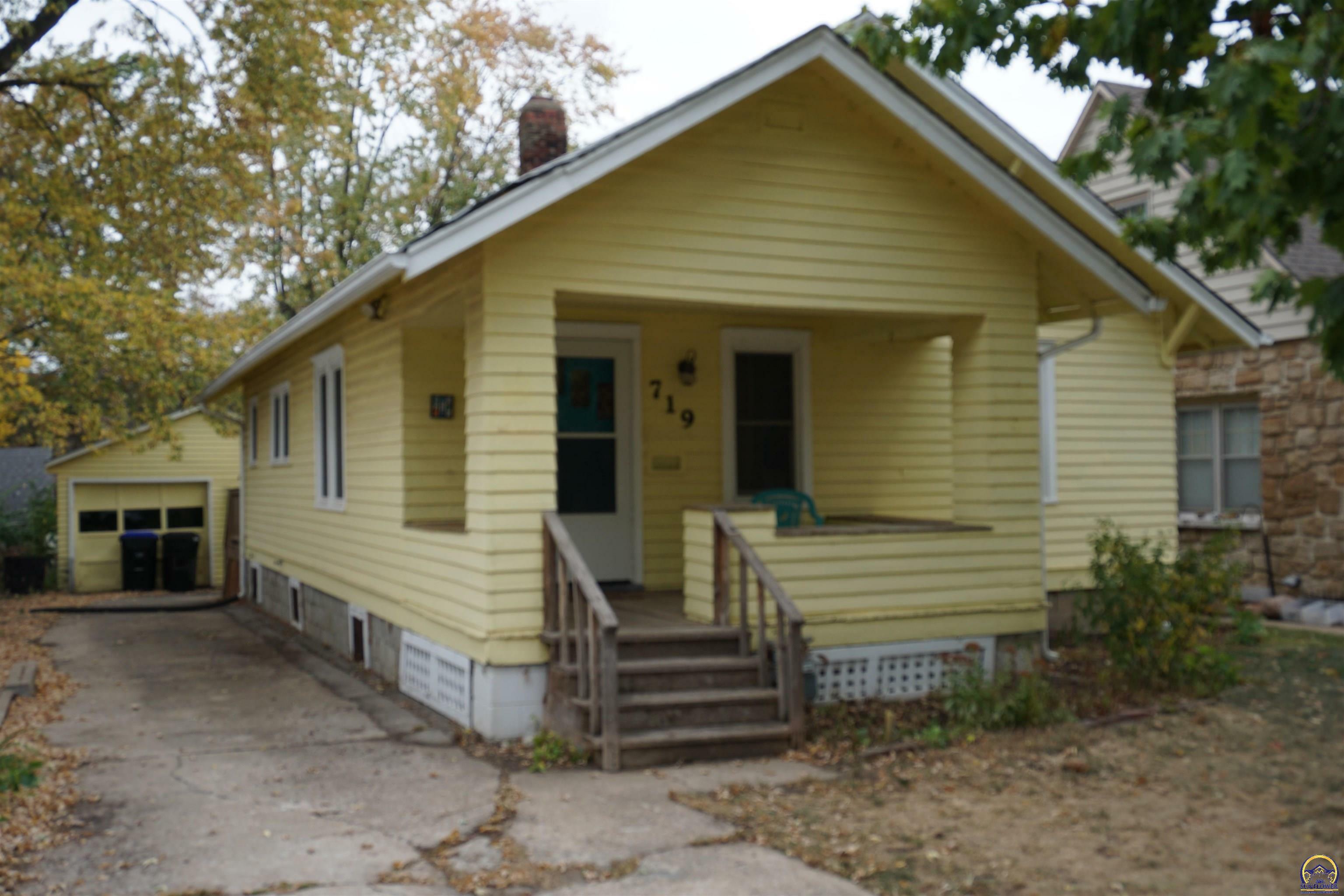 Property Photo: 719 SW Roosevelt St KS 66606